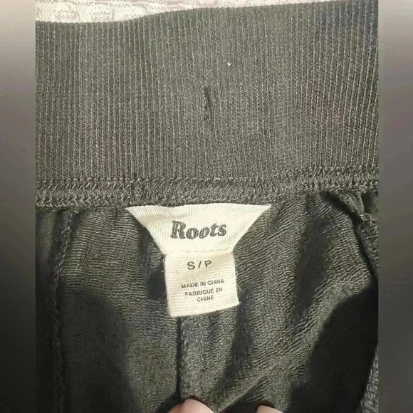 Roots Joggers Size Small - Picture 3 of 11